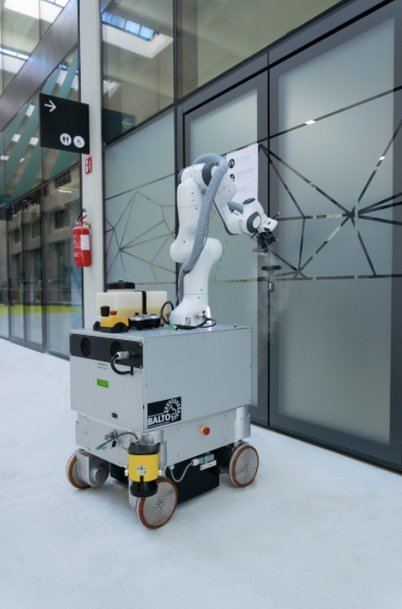 Disinfection robot: Value created by linking up to building data